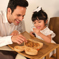Load image into Gallery viewer, father and daughter with tabbit the rabbit bamboo suction plate from purely mama